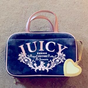 Juicy Couture Black and Pink Women’s travel case, perfect for your next vacation